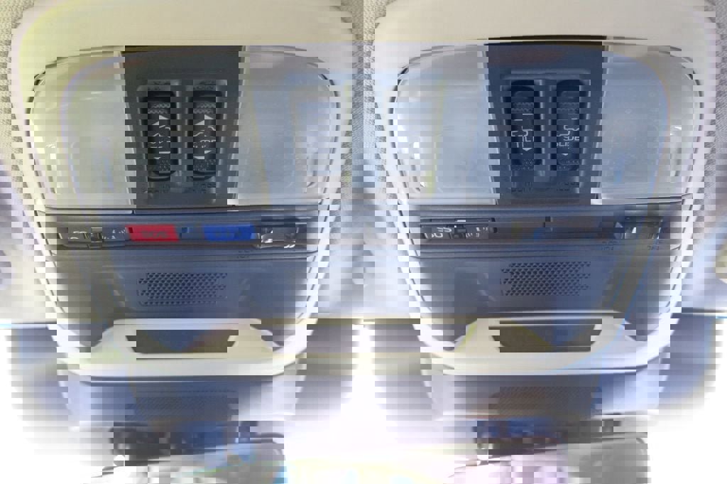 Used 2025 Subaru Crosstrek 2.0i Premium image 24