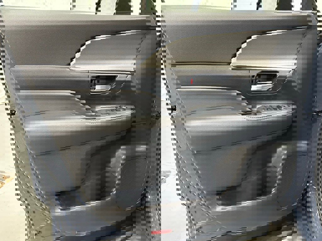 Used 2025 Toyota Grand Highlander AWD image 8