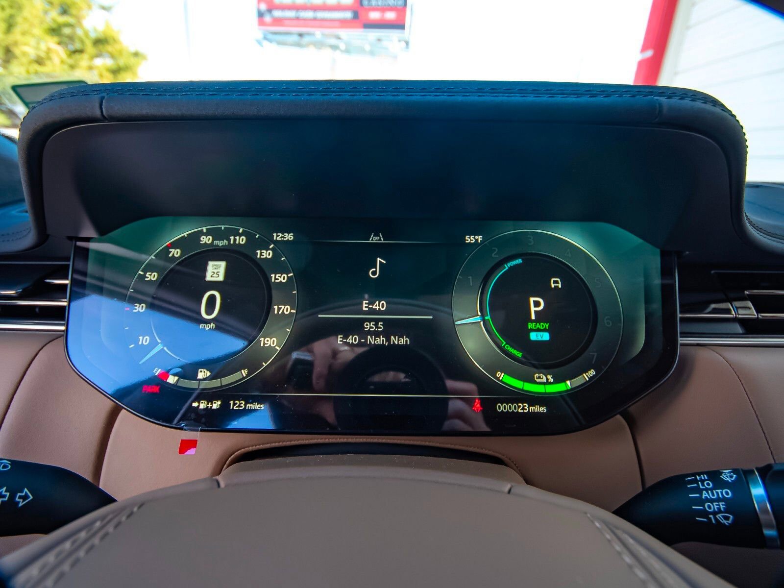 New 2025 Land Rover Range Rover SE image 9