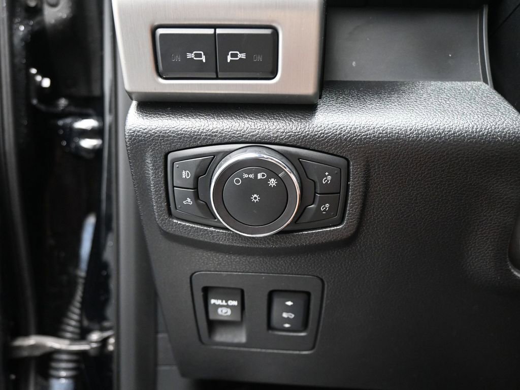 Certified 2018 Ford F150 Platinum w/ Equipment Group 701A Luxury image 15