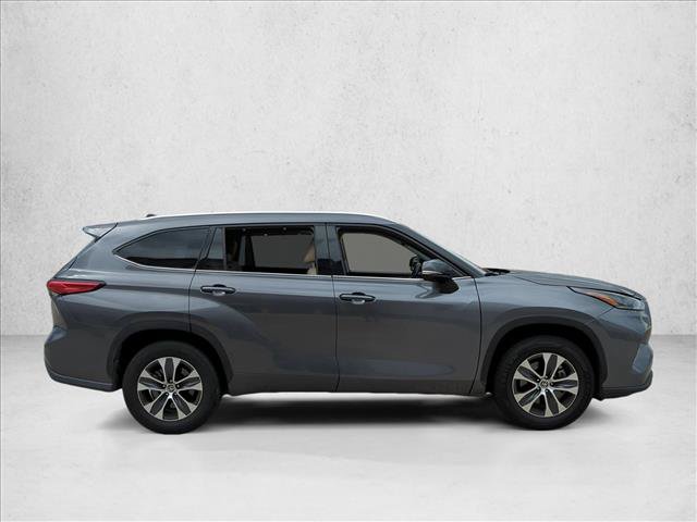 Used 2021 Toyota Highlander XLE FWD image 4