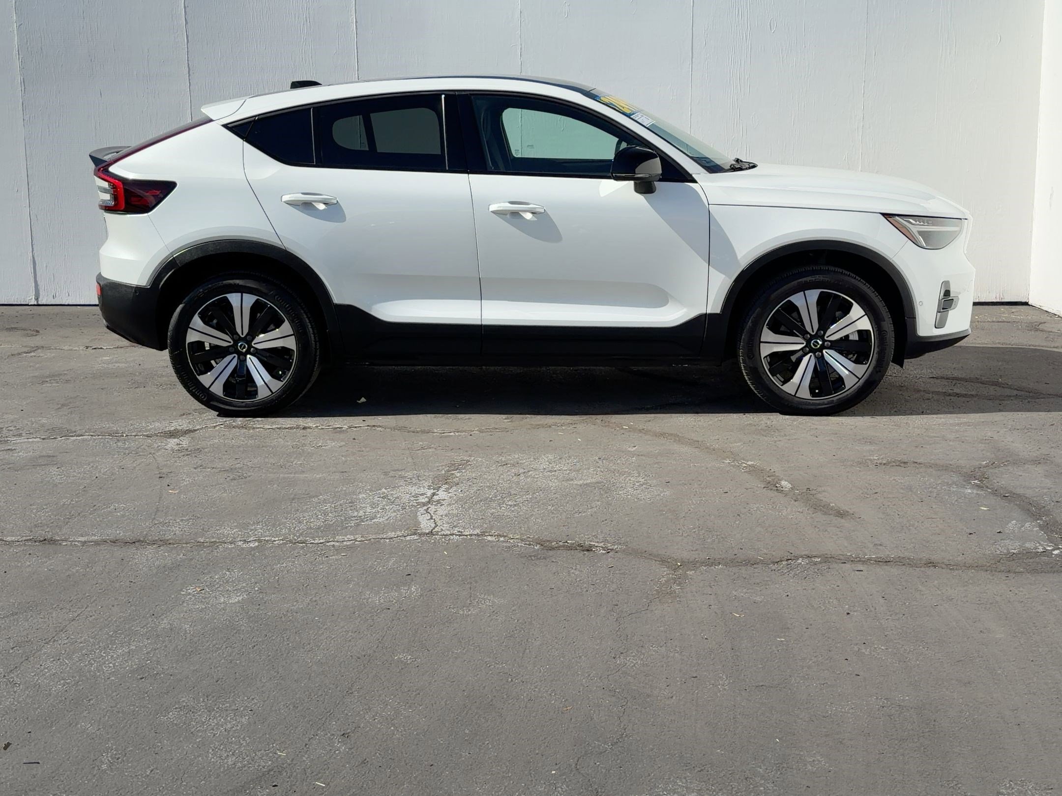 Used 2023 Volvo C40 P8 Recharge Plus image 6