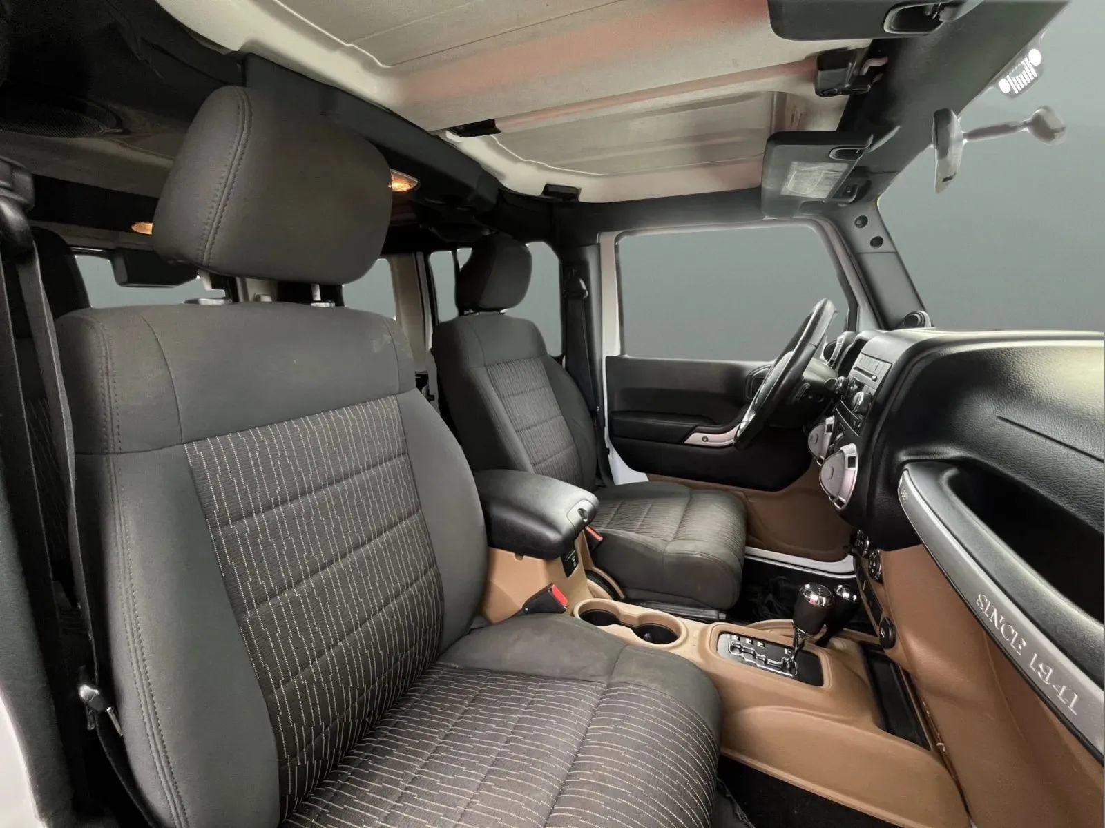 Used 2012 Jeep Wrangler Unlimited Sahara w/ Connectivity Group AWD/4WD image 12