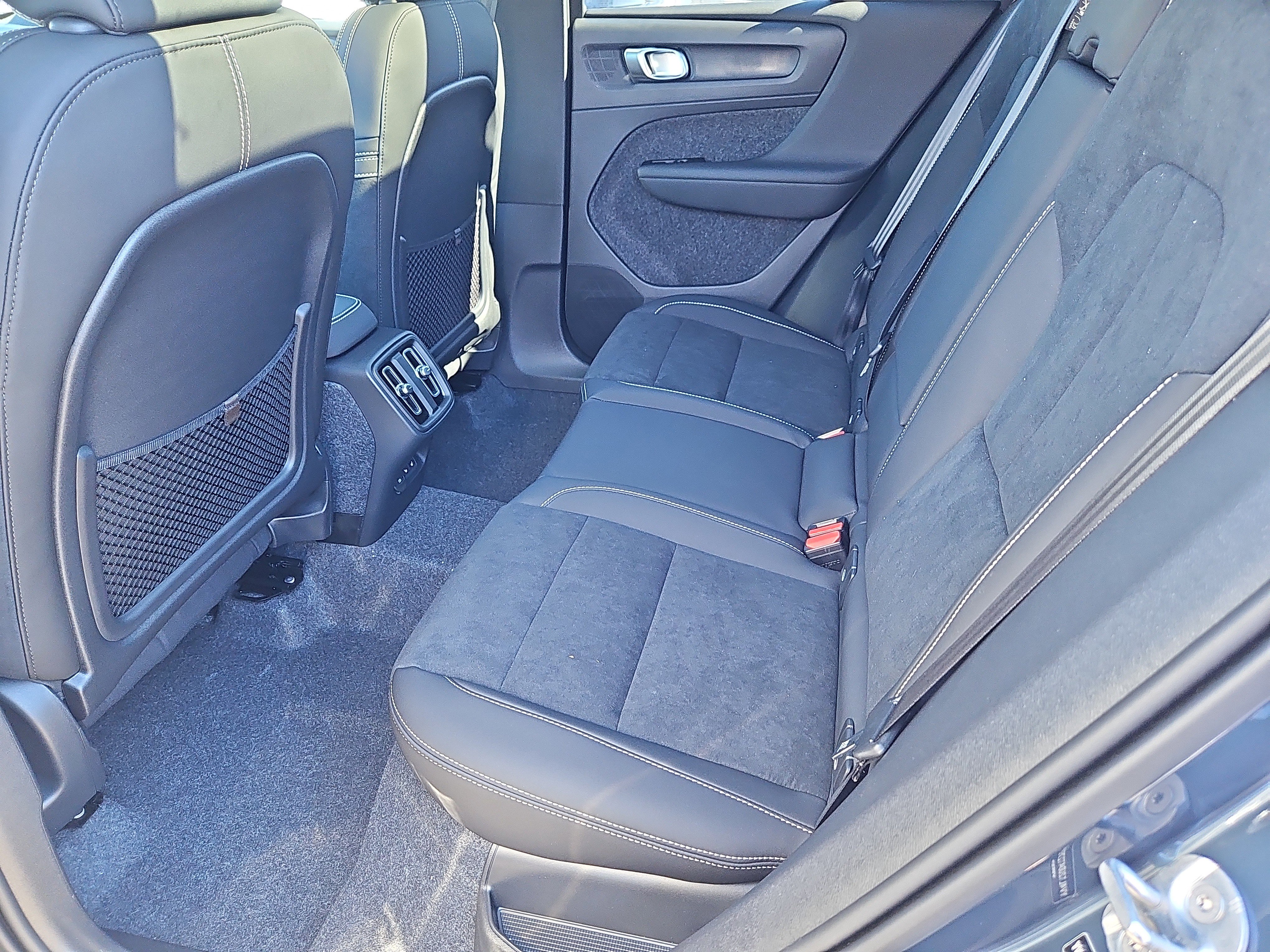 New 2026 Volvo XC40 B5 Ultra w/ Protection Package Premier image 21