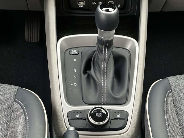 Used 2025 Hyundai Venue Limited FWD image 23