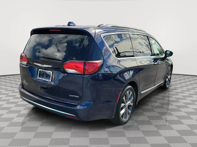 Used 2017 Chrysler Pacifica Limited FWD image 5