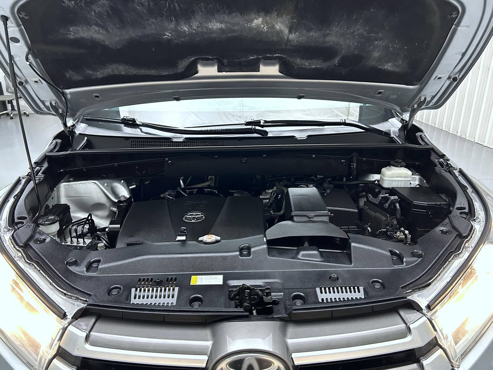 Used 2019 Toyota Highlander XLE AWD/4WD image 25