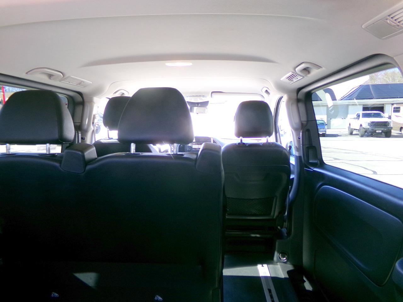 Used 2018 Mercedes-Benz Metris Passenger image 9