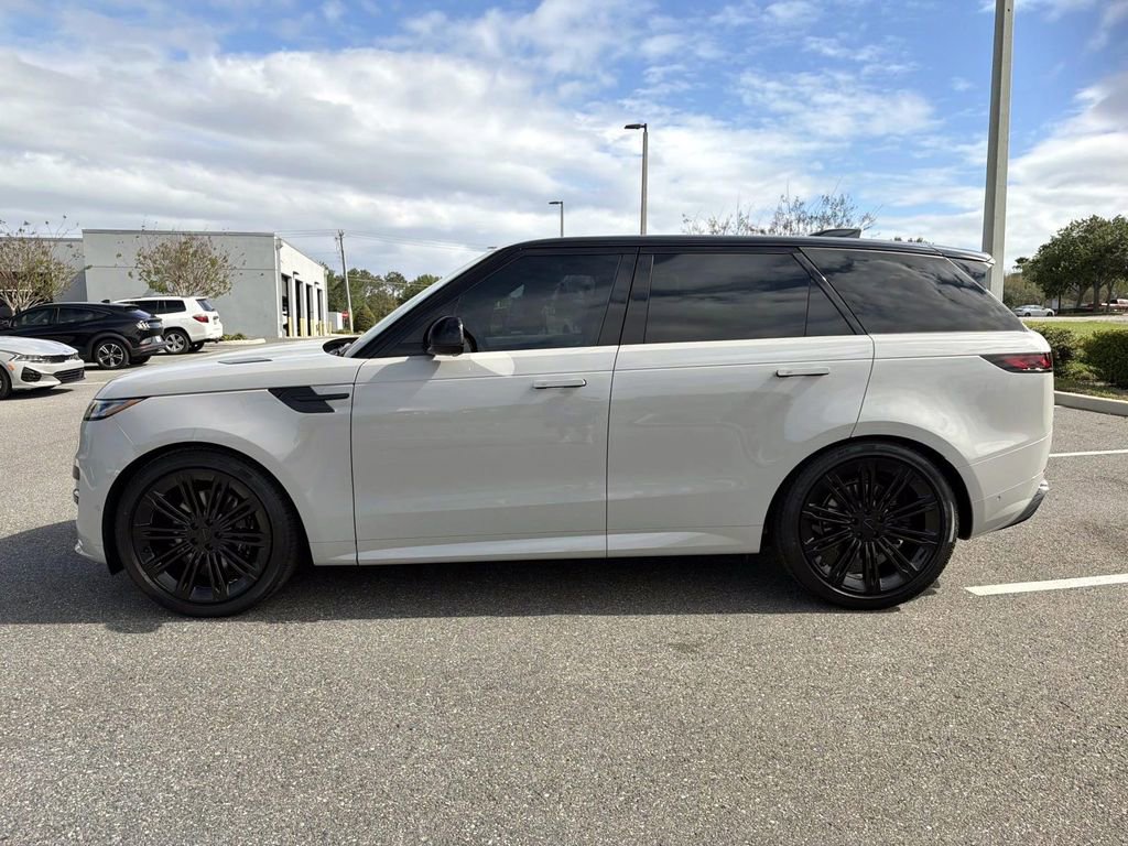New 2026 Land Rover Range Rover Sport Dynamic SE image 2
