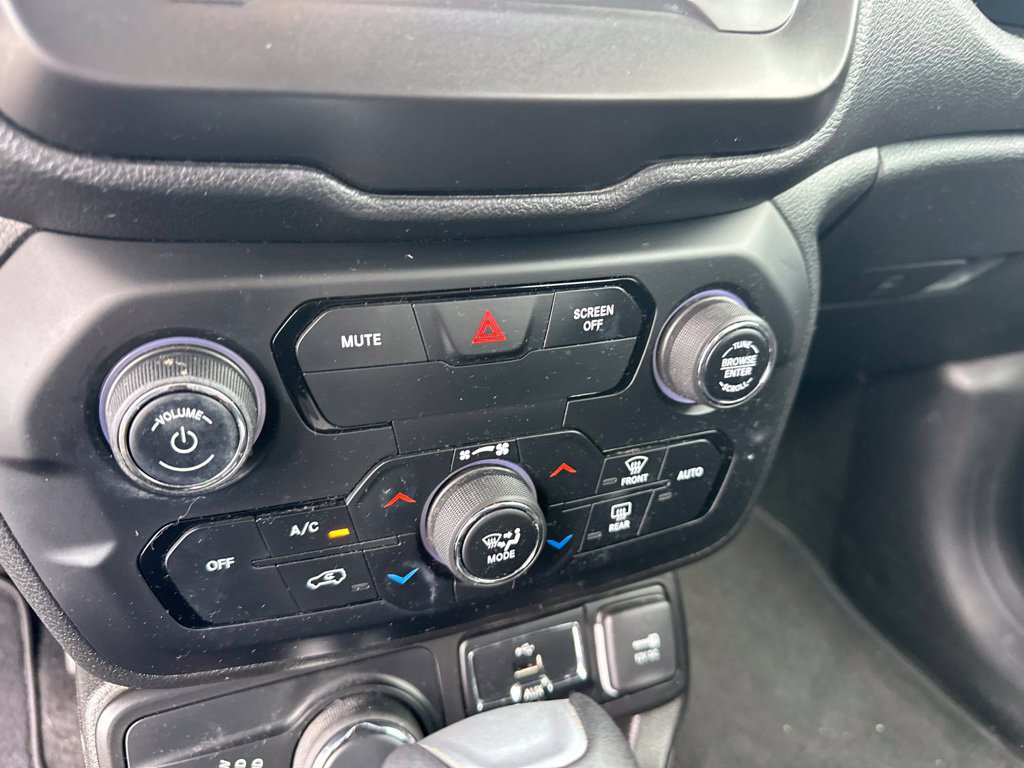 Used 2020 Jeep Renegade Sport w/ UConnect 7.0 Group AWD/4WD image 18