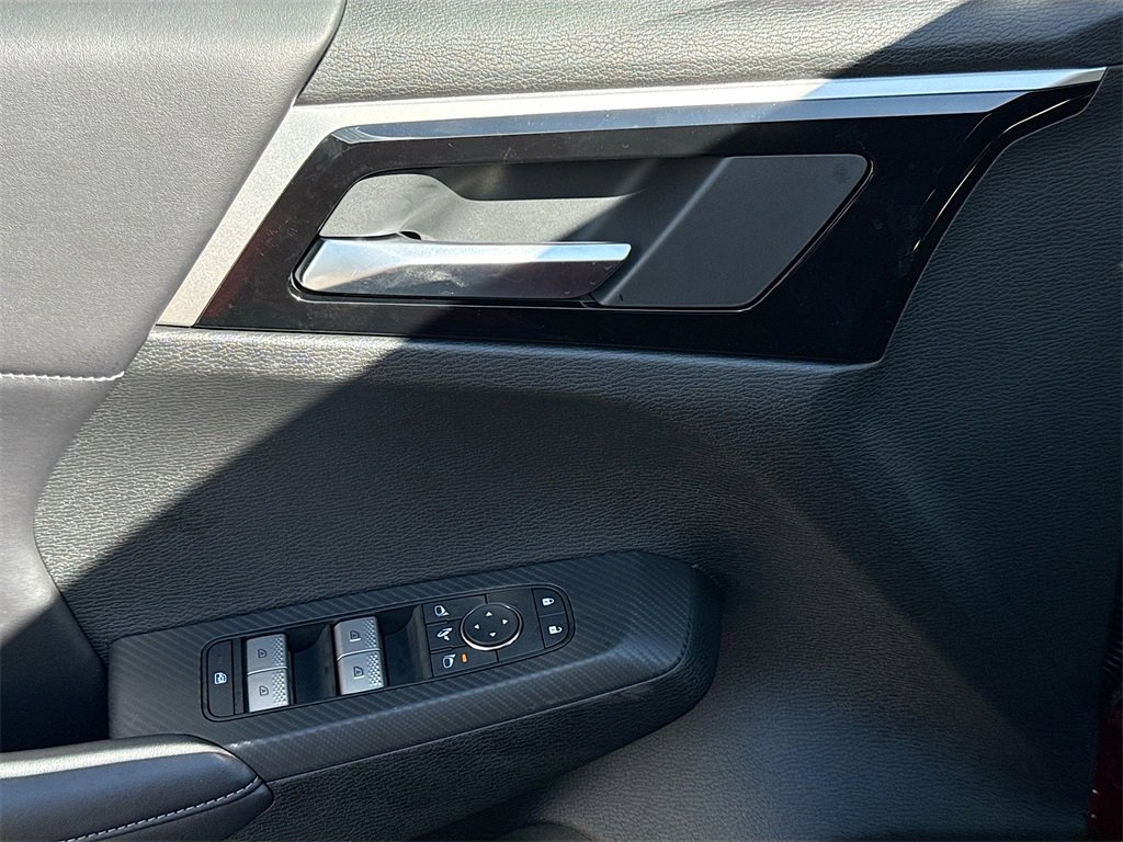 New 2025 Mitsubishi Outlander SE image 18
