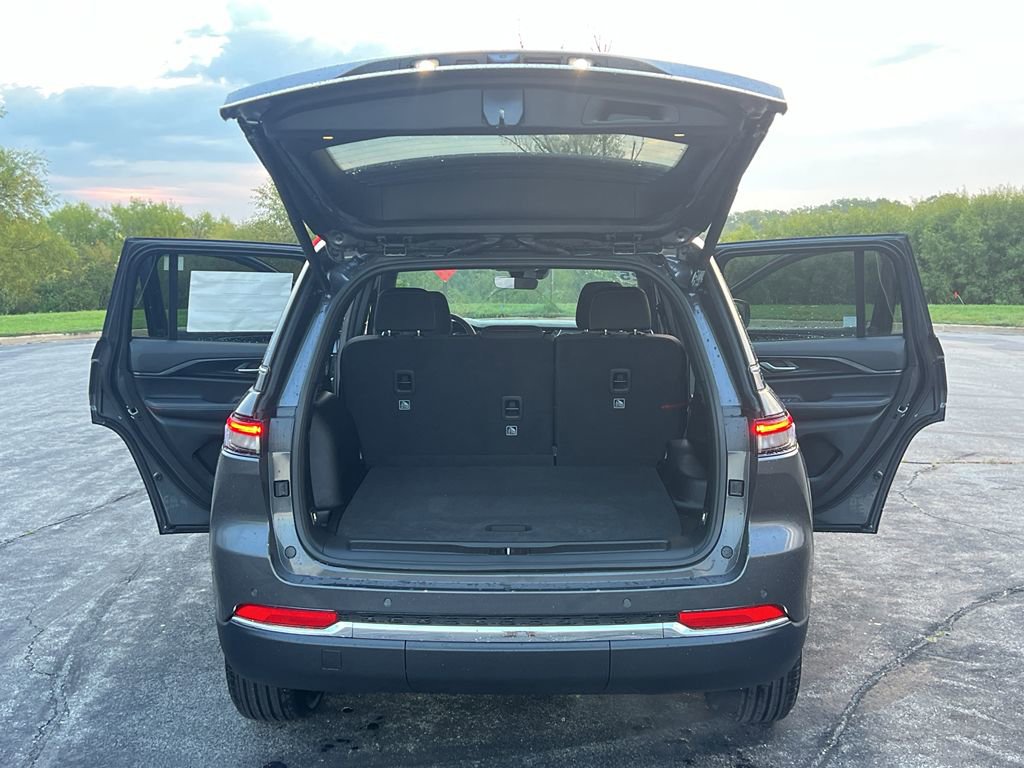 New 2025 Jeep Grand Cherokee Laredo X w/ Luxury Tech Group I image 37