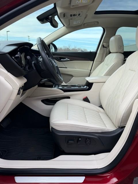 Used 2021 Buick Envision Avenir w/ Technology Package II image 13