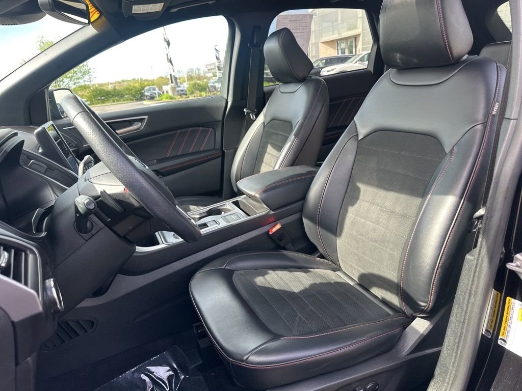 Used 2023 Ford Edge ST-Line w/ Class II Trailer Tow Package AWD/4WD image 39