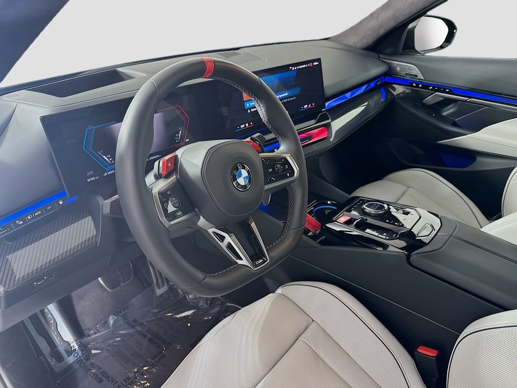 Used 2025 BMW M5 w/ Carbon Package image 4