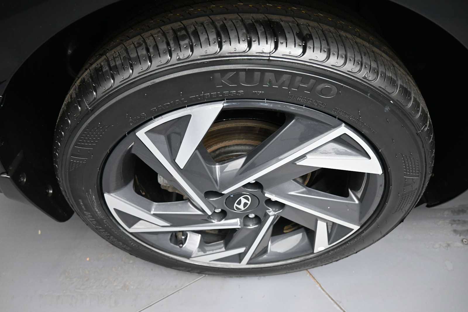 Certified 2024 Hyundai Elantra SEL w/ Convenience Package FWD image 18