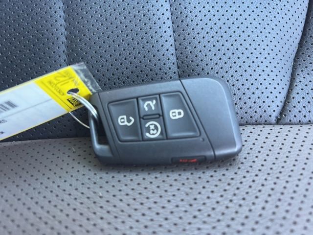 Used 2022 Volkswagen Taos SEL image 40