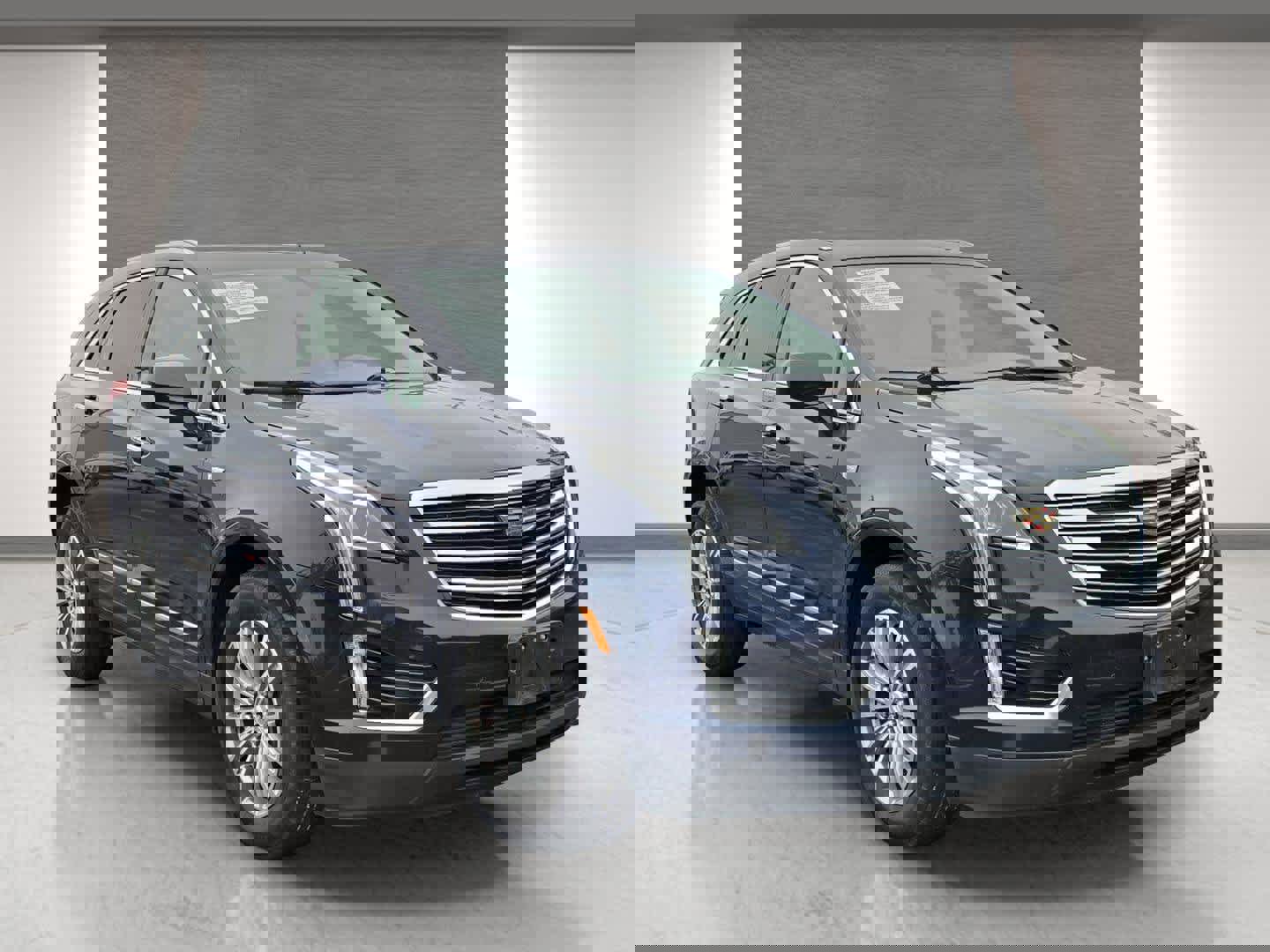 Used 2017 Cadillac XT5 Luxury w/ Driver Awareness Package image 1