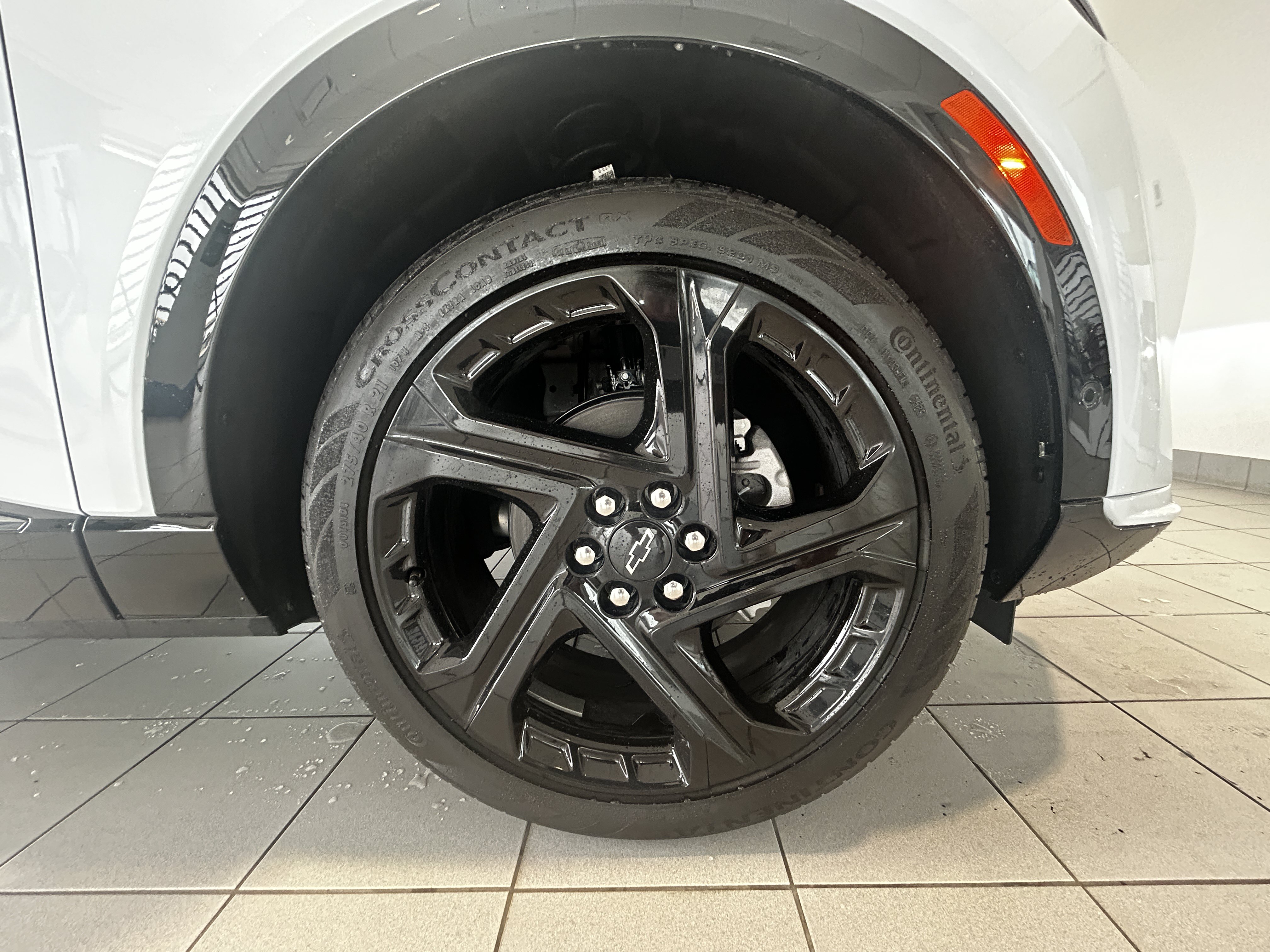 Used 2026 Chevrolet Equinox EV RS w/ Active Safety Package 3 AWD/4WD image 9