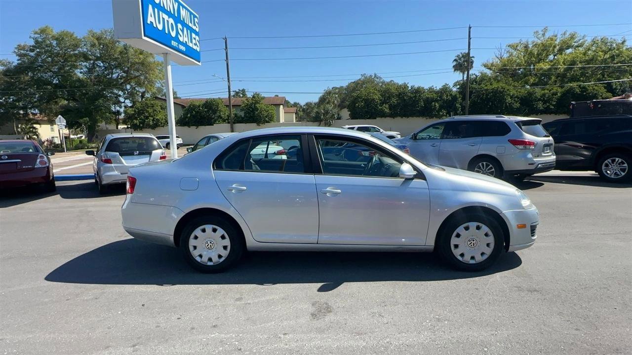 Used 2005 Volkswagen Jetta Value Edition FWD image 8