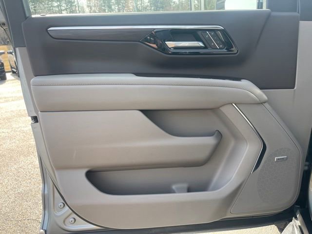 Used 2026 Chevrolet Suburban LT w/ Comfort Package image 17