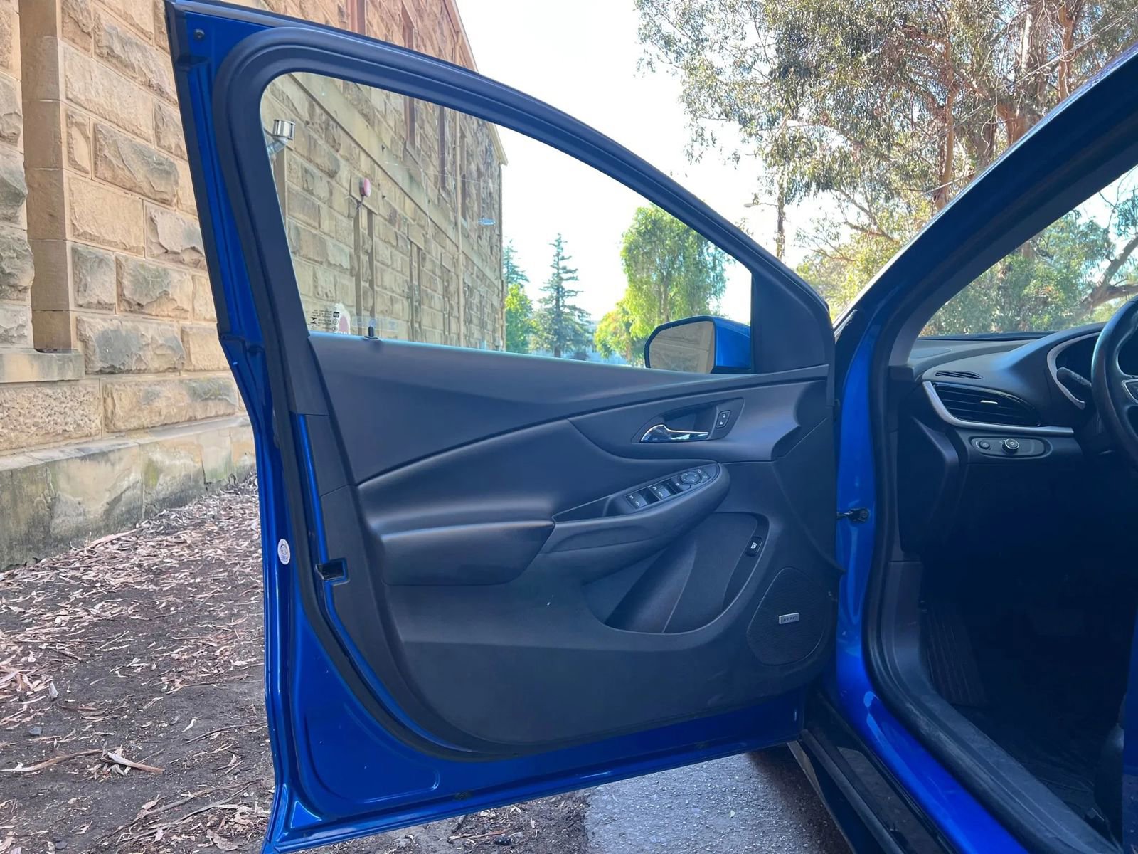 Used 2017 Chevrolet Volt LT w/ Comfort Package image 9