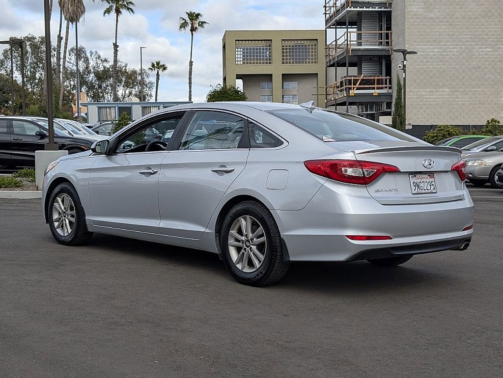 Used 2015 Hyundai Sonata SE w/ Option Group 09 FWD image 12