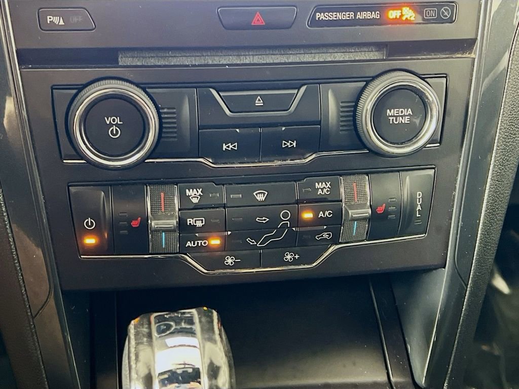 Used 2017 Ford Explorer XLT w/ Equipment Group 202A image 15