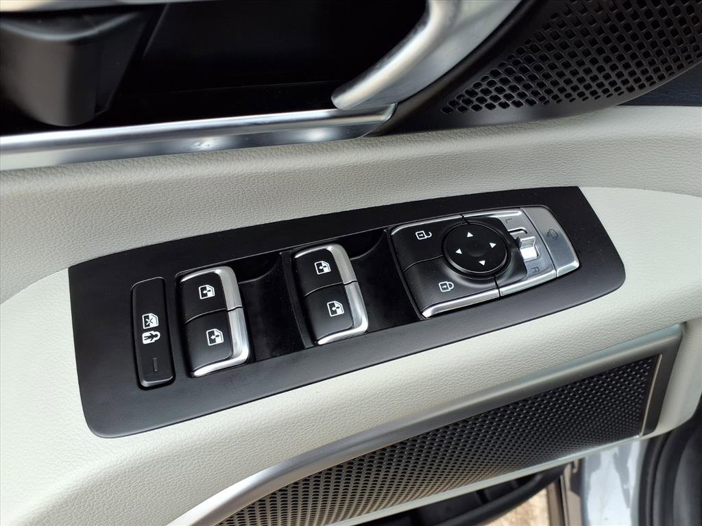 Used 2025 Kia Telluride EX w/ EX Captain's Chair Package image 26