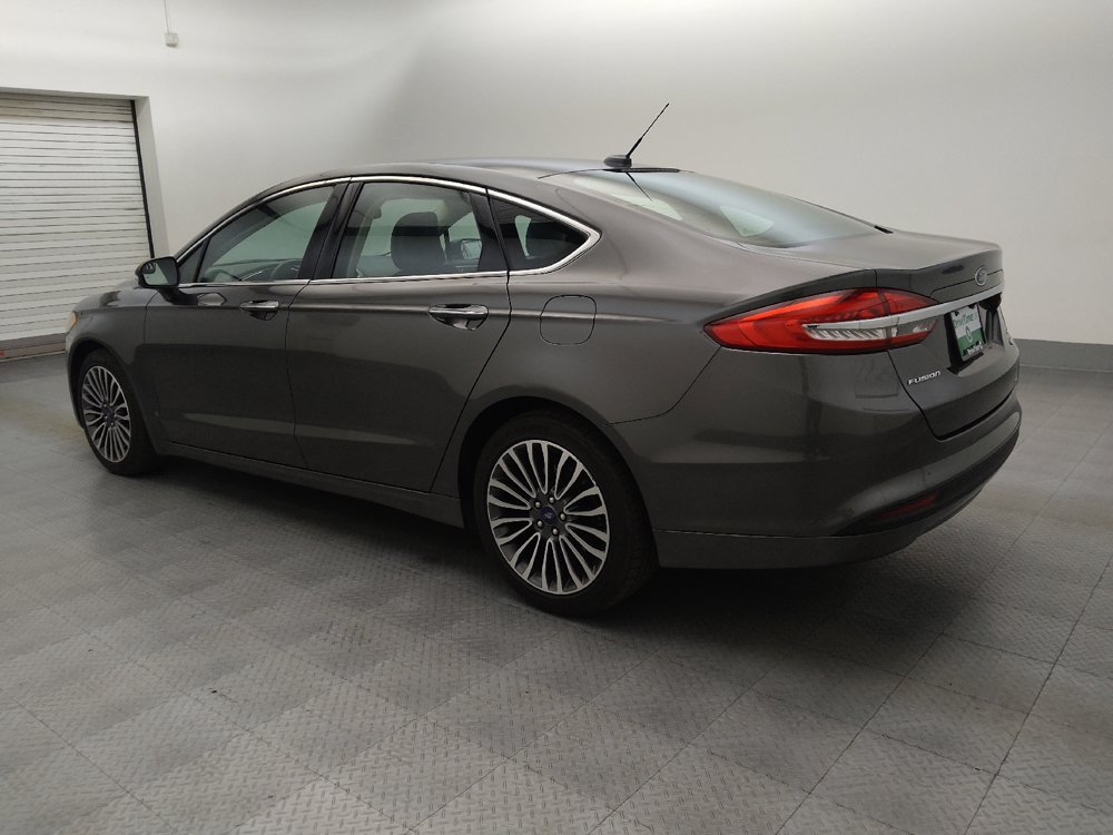 Used 2018 Ford Fusion SE w/ Fusion SE Technology Package FWD image 3