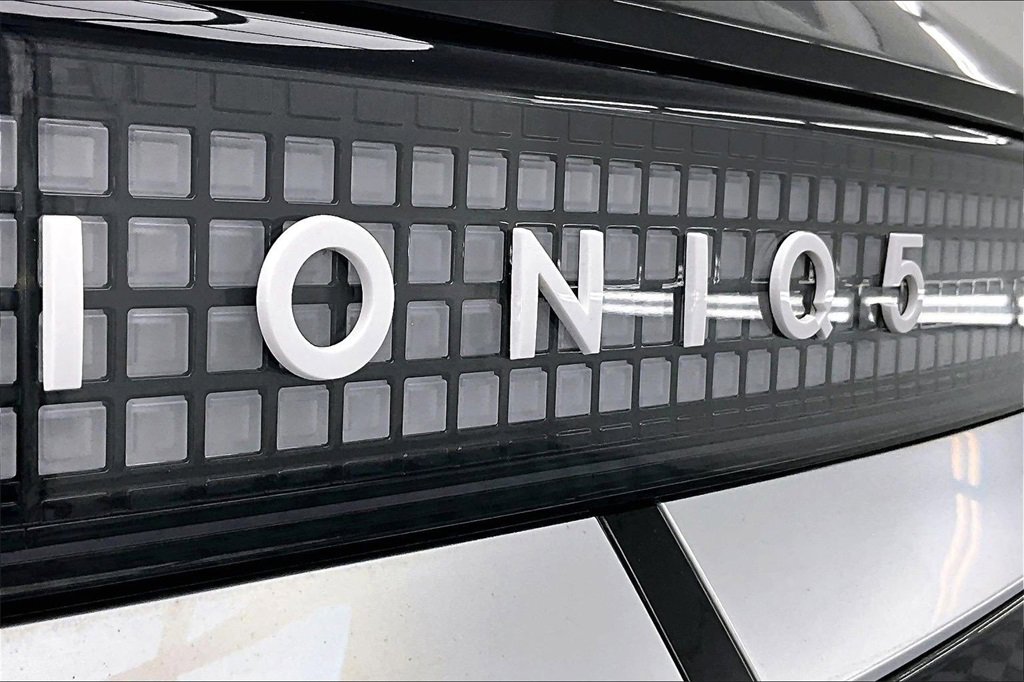 Used 2024 Hyundai Ioniq 5 Limited image 8