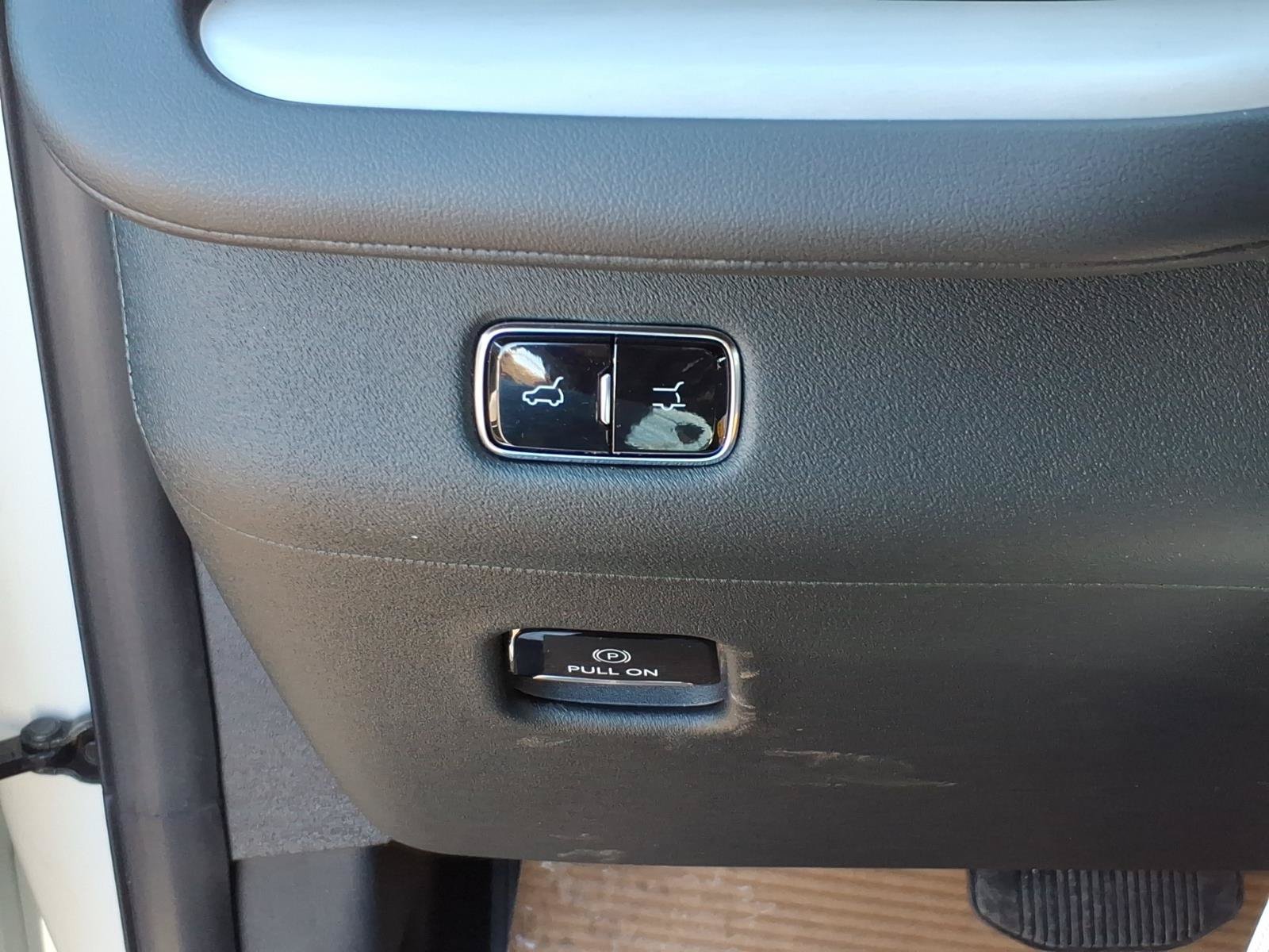 New 2026 Lincoln Navigator L Premier AWD/4WD image 18