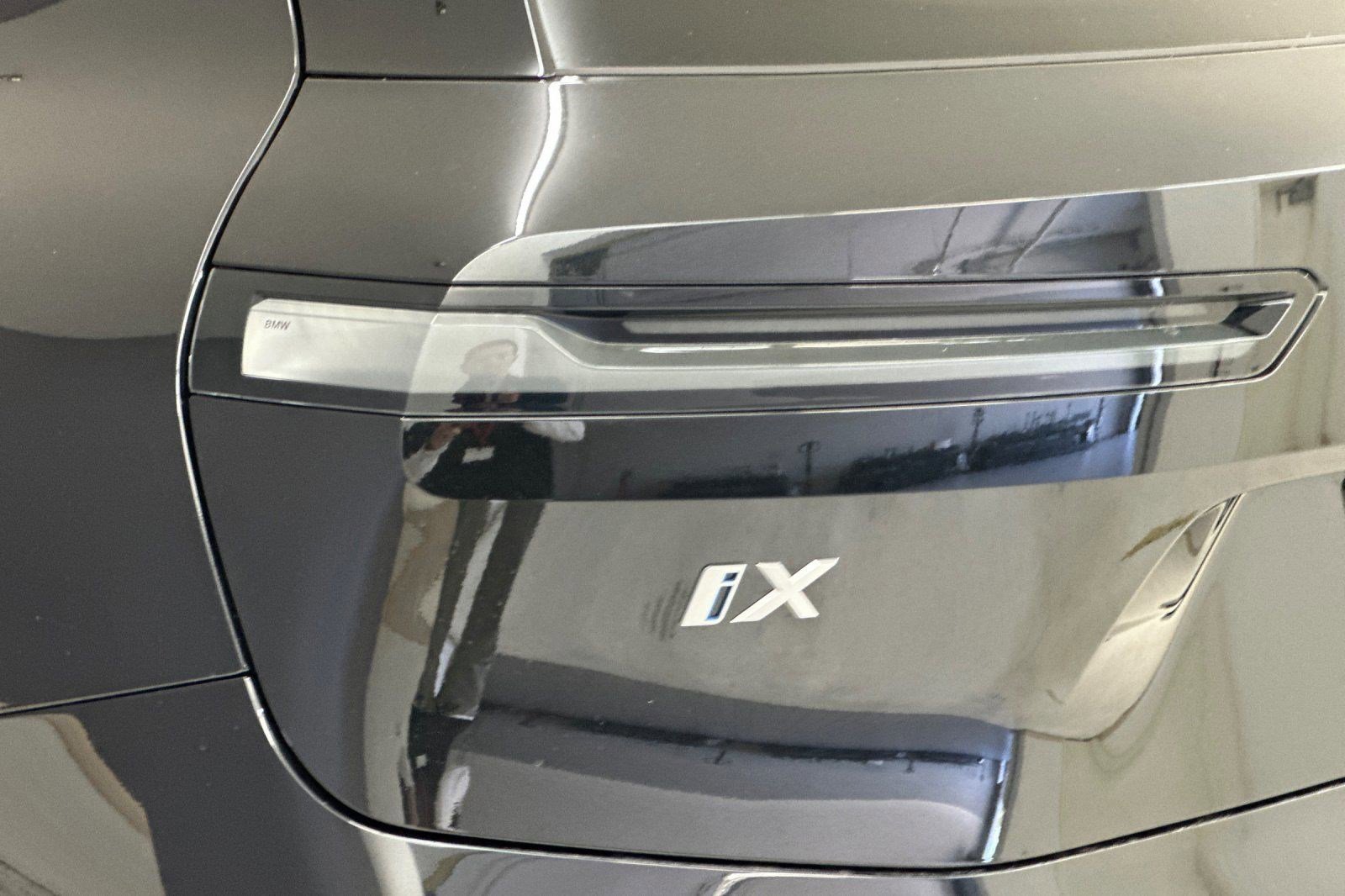 Used 2023 BMW iX xDrive50 w/ Premium Package AWD/4WD image 20