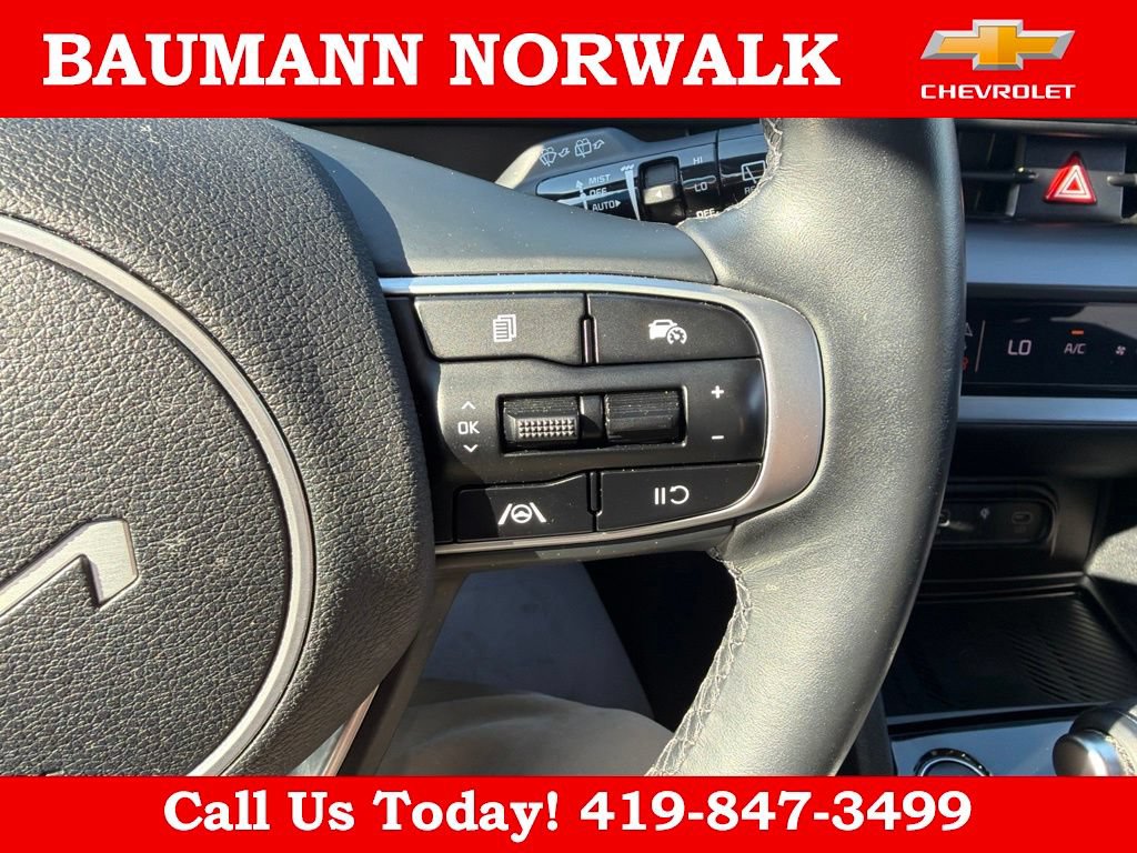 Used 2025 Kia Sportage EX FWD image 21