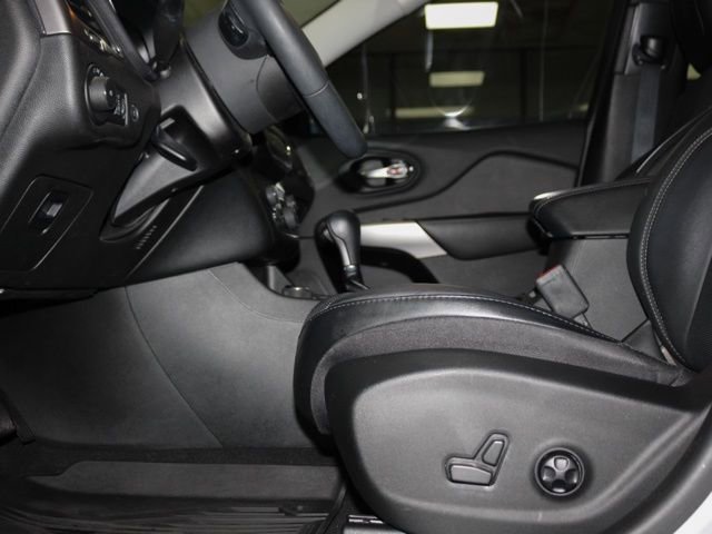 Certified 2021 Jeep Cherokee Latitude Lux w/ Comfort/Convenience Group image 10