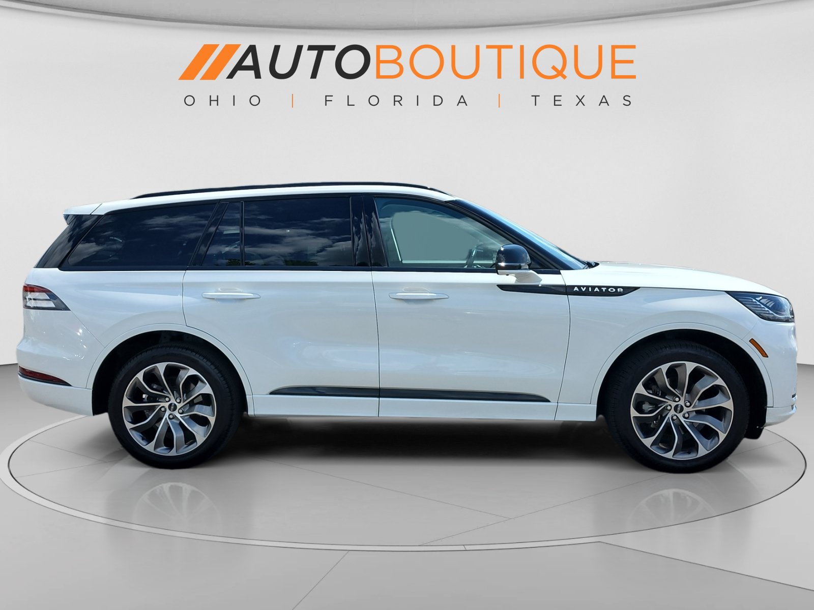 Used 2025 Lincoln Aviator AWD w/ Jet Appearance Package image 6