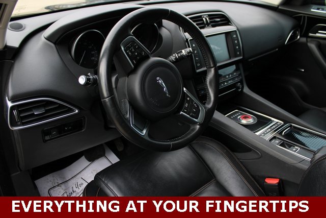 Used 2018 Jaguar F-PACE Prestige image 13