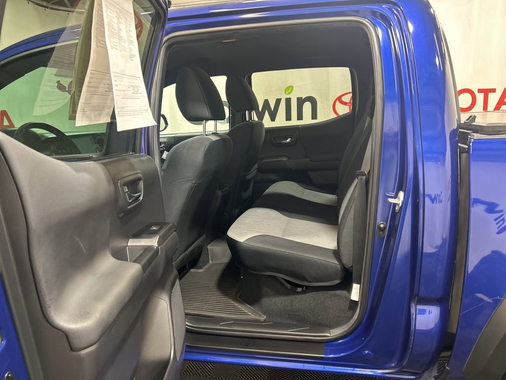 Used 2022 Toyota Tacoma TRD Off-Road image 20