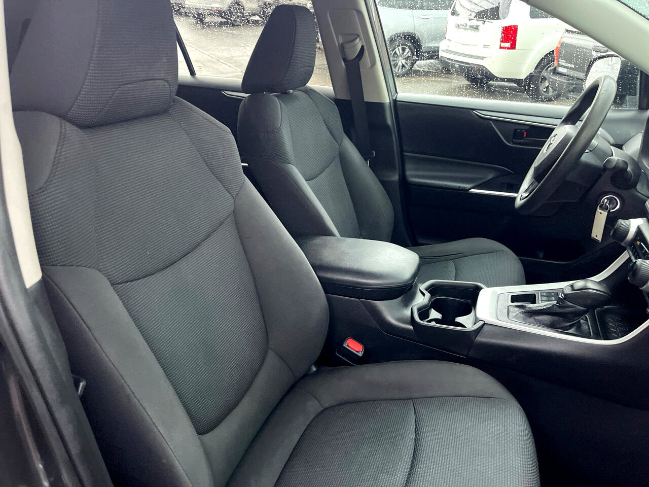 Used 2021 Toyota RAV4 LE image 18