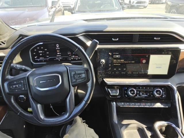 Used 2024 GMC Sierra 3500 Denali Ultimate AWD/4WD image 3