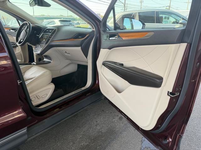Used 2018 Lincoln MKC Select w/ Select Plus Package FWD image 12
