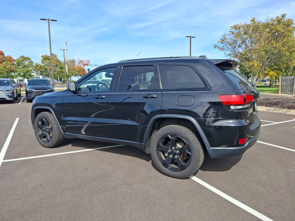 Used 2018 Jeep Grand Cherokee Laredo AWD/4WD image 3
