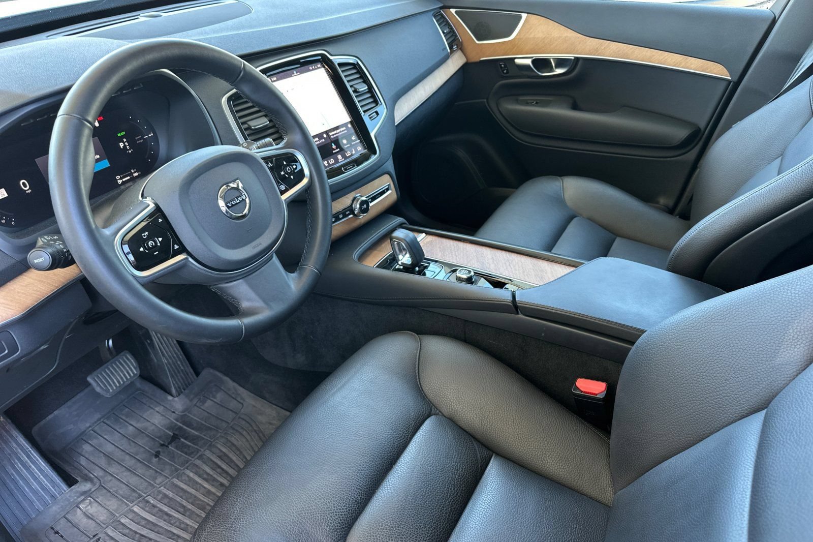 Used 2025 Volvo XC90 T8 Plus w/ Protection Package Premier AWD/4WD image 11