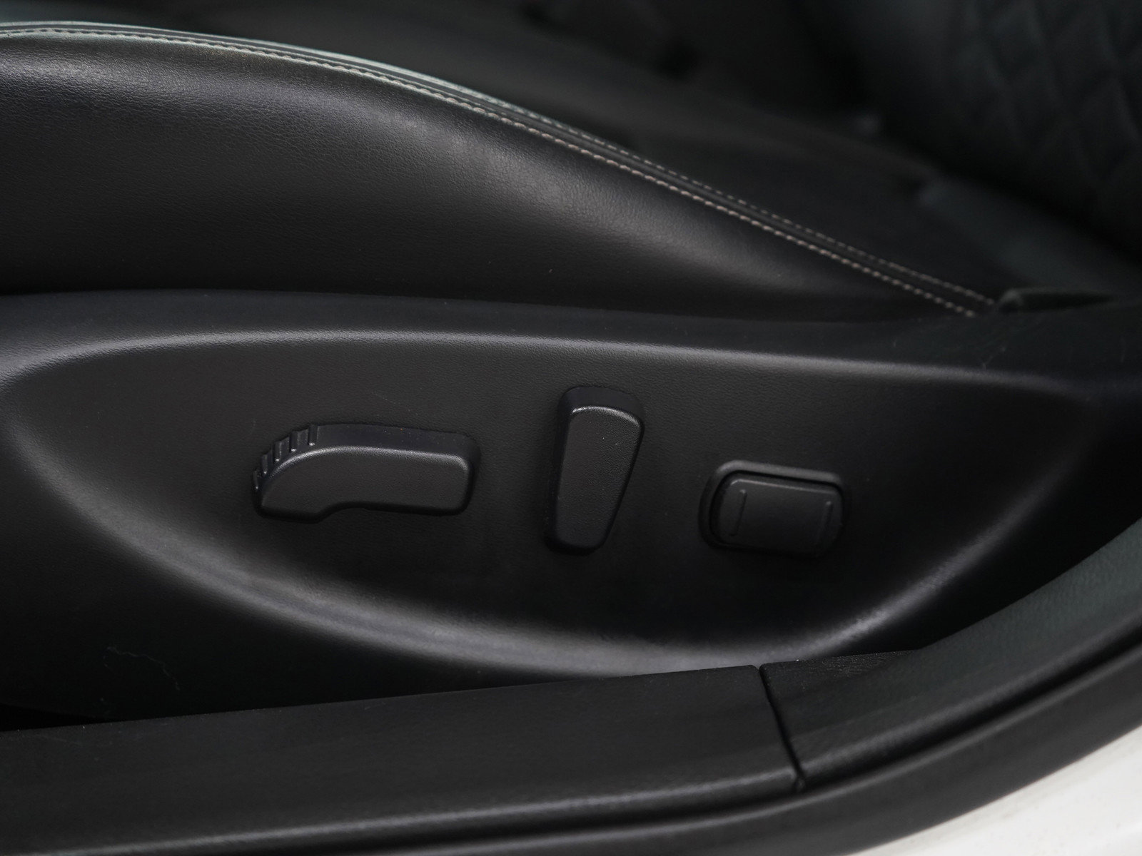 Used 2017 Nissan Maxima Platinum FWD image 27