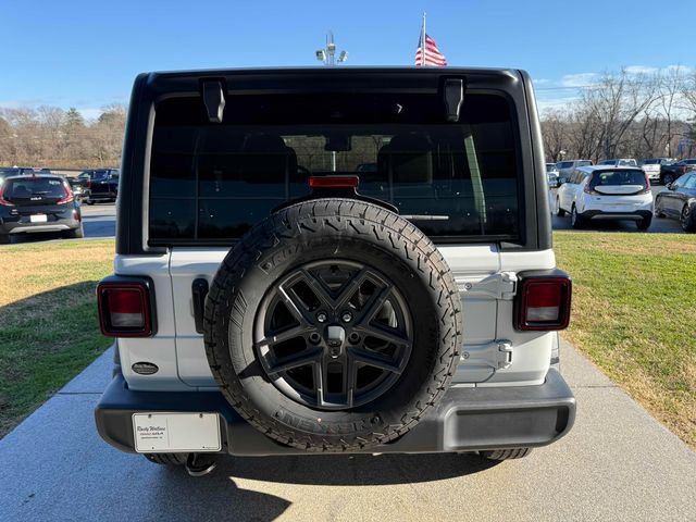 Used 2024 Jeep Wrangler Unlimited Sport AWD/4WD image 23