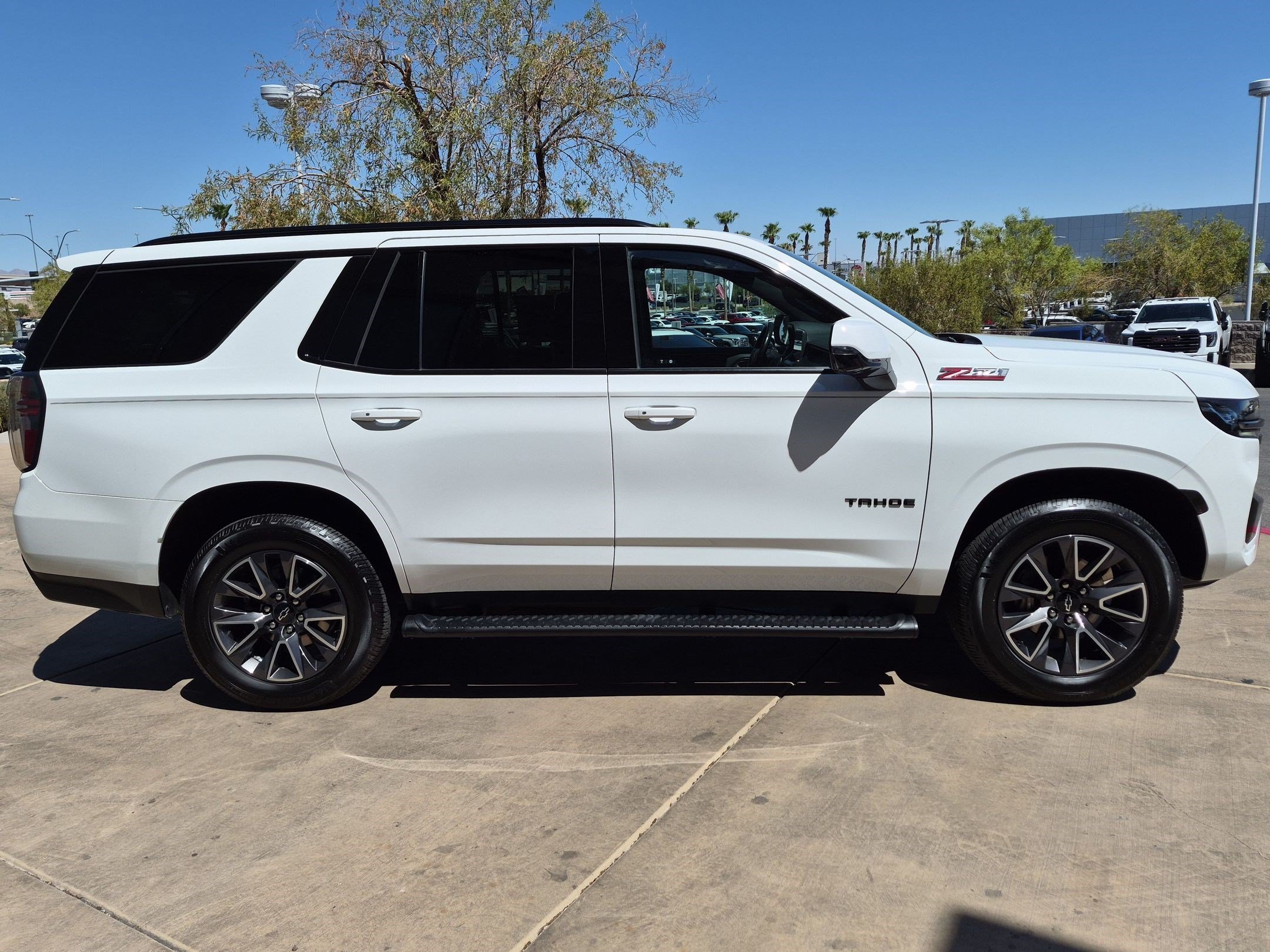 Certified 2022 Chevrolet Tahoe Z71 w/ Luxury Package AWD/4WD image 6