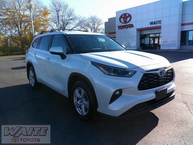 Certified 2023 Toyota Highlander LE image 1