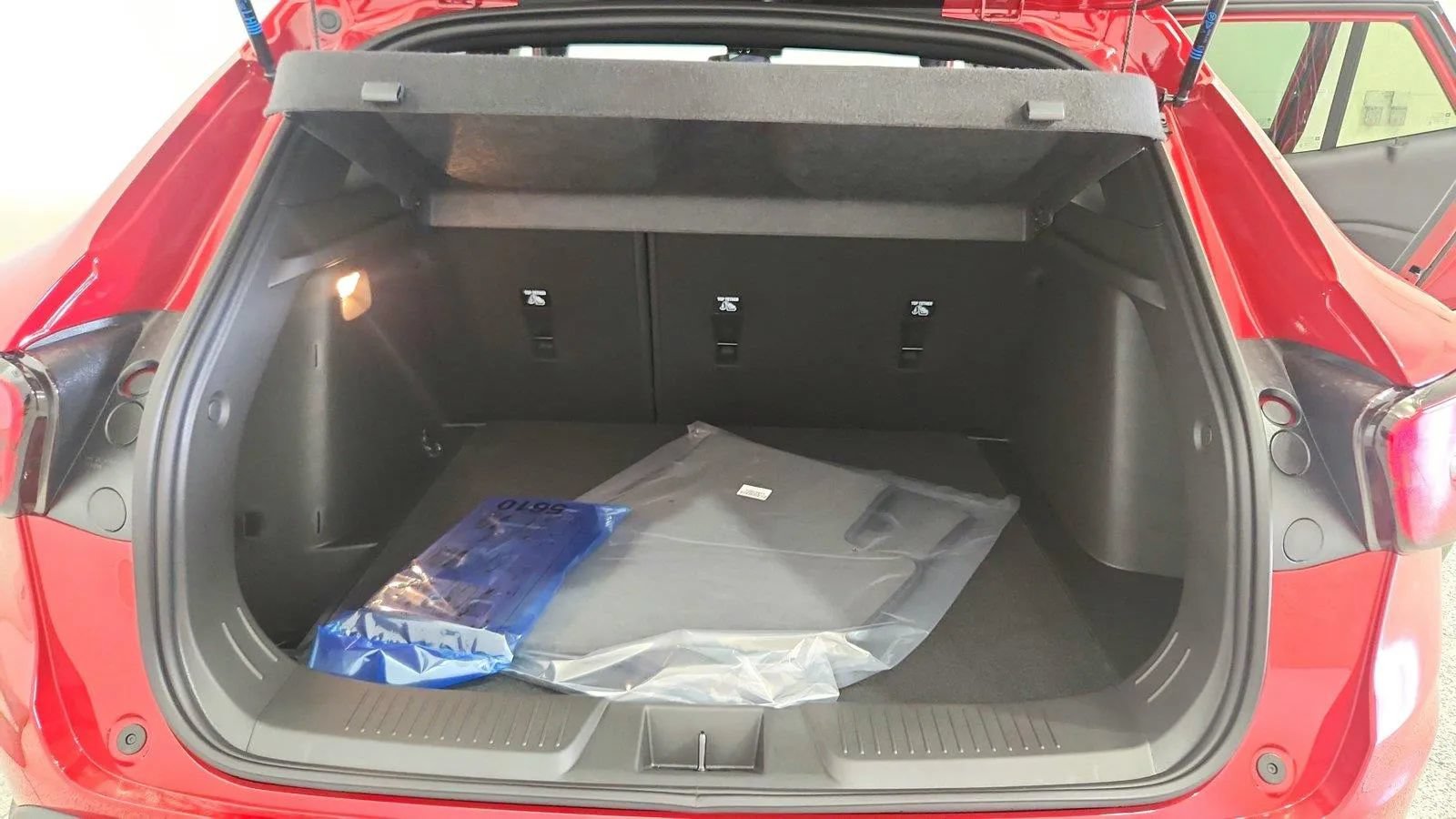 New 2026 Chevrolet Trax RS w/ Driver Confidence Package FWD image 36