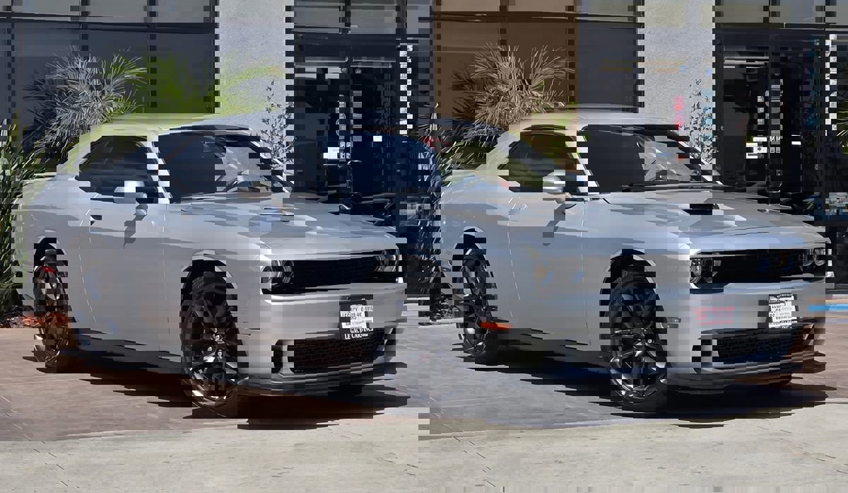 Used 2019 Dodge Challenger GT w/ Performance Handling Group RWD image 3