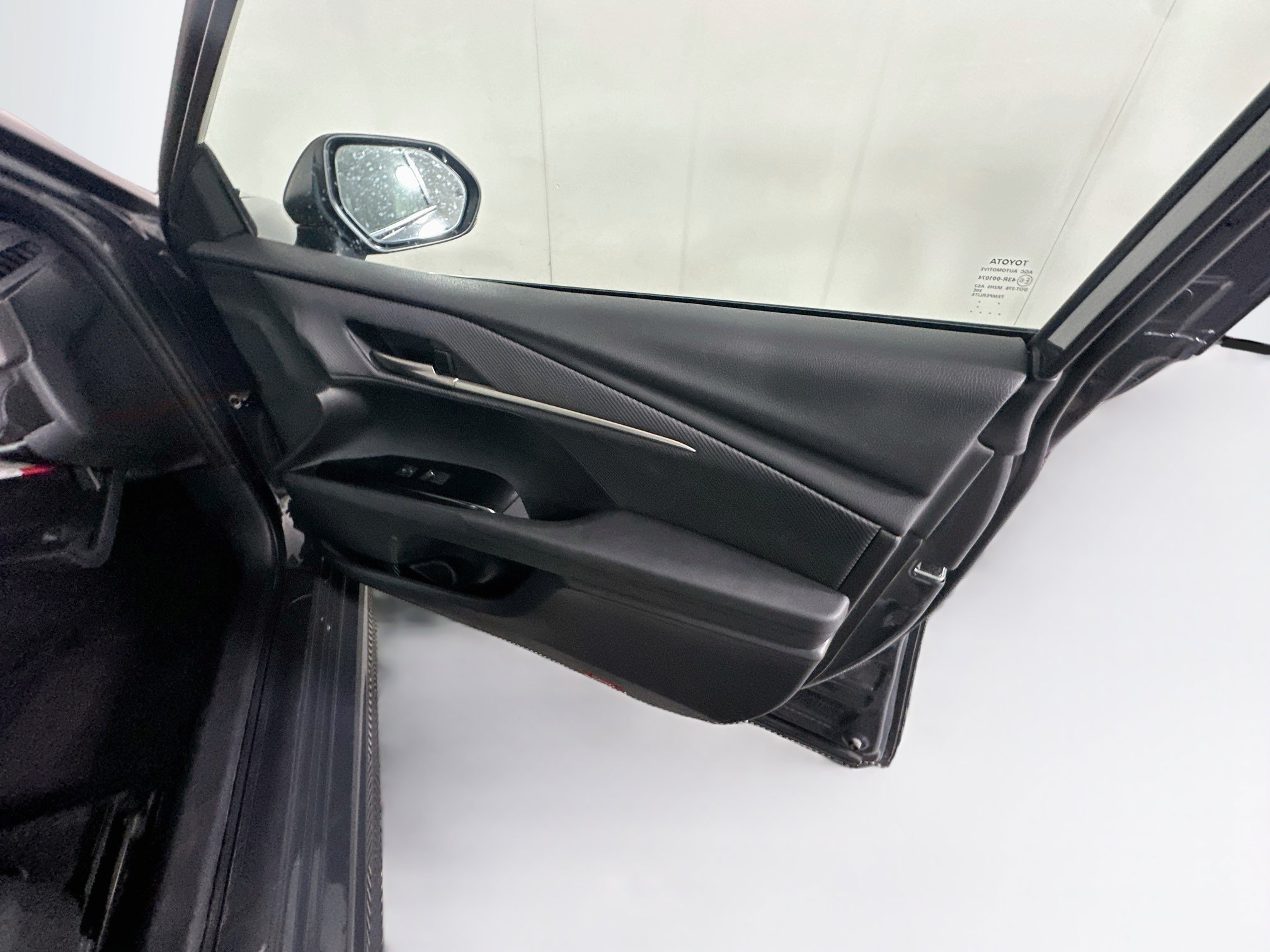Used 2025 Toyota Camry SE FWD image 31